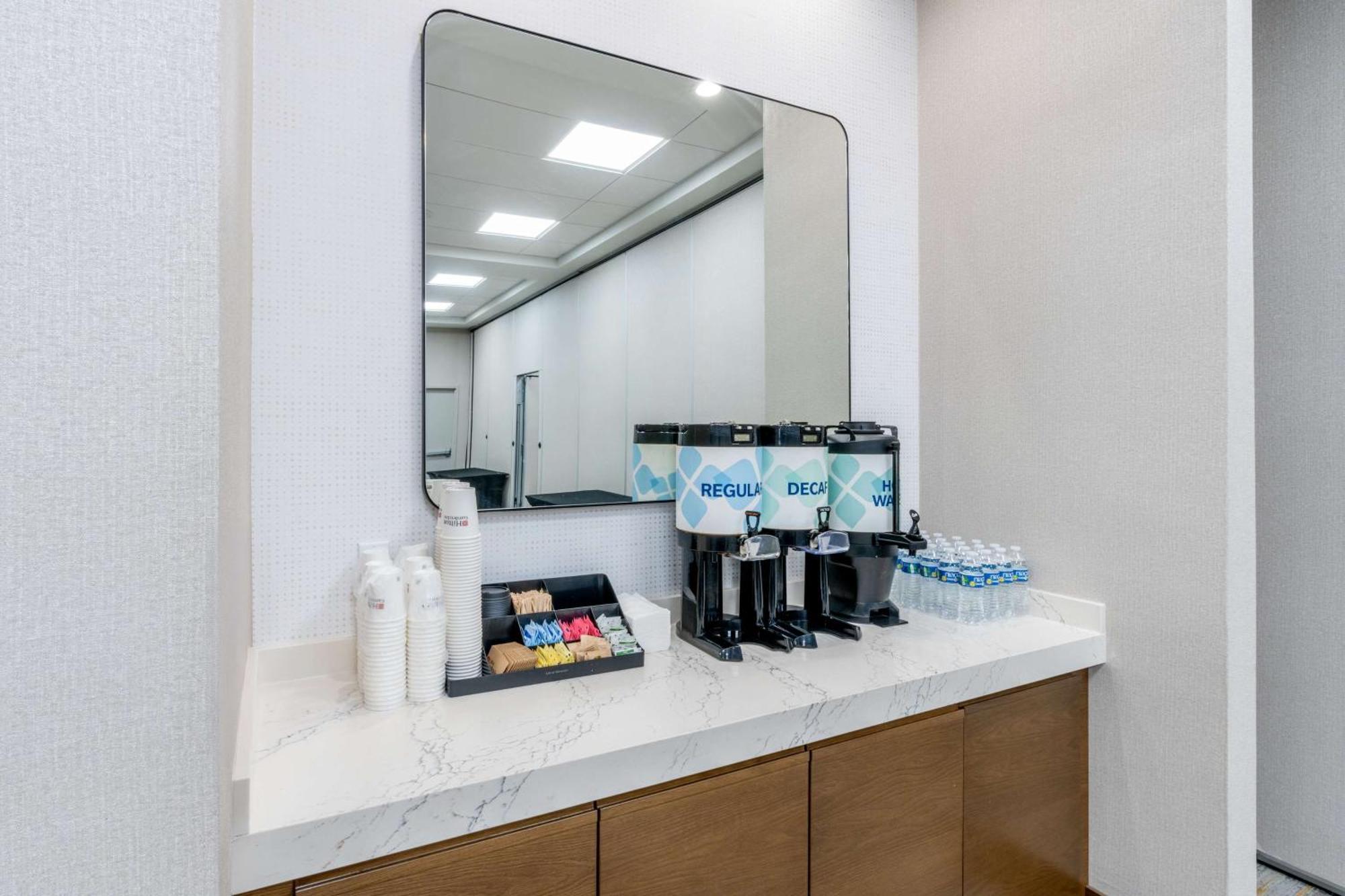 Hilton Garden Inn Albuquerque Uptown Екстериор снимка